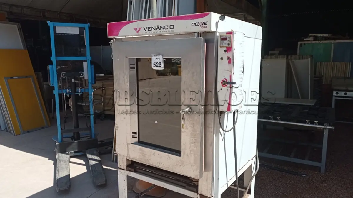 LOTE 523 - 01 FORNO INDUSTRIAL PARA PADARIA A GÁS. (NO ESTADO) ATENÇÃO! FAZER A VISITAÇÃO ANTES DE ARREMATAR, NÃO SABEMOS SE FUNCIONA, LEILÃO NÃO TEM GARANTIA E NEM DEVOLUÇÃO, SUJEITO A POSSÍVEIS AVARIAS VISÍVEIS/OCULTAS E/OU AUSÊNCIA DE COMPONENTES.
