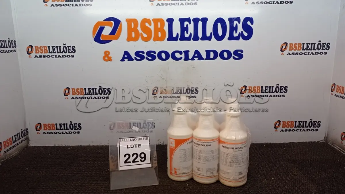 LOTE 229 - 06 LUSTRA MÓVEIS COM 1L CADA. (NO ESTADO) ATENÇÃO! FAZER A VISITAÇÃO ANTES DE ARREMATAR, NÃO SABEMOS SE FUNCIONA, LEILÃO NÃO TEM GARANTIA E NEM DEVOLUÇÃO, SUJEITO A POSSÍVEIS AVARIAS VISÍVEIS/OCULTAS E/OU AUSÊNCIA DE COMPONENTES.