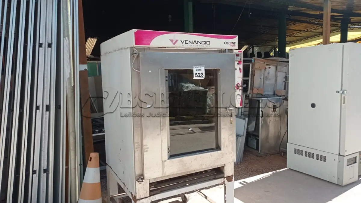 LOTE 523 - 01 FORNO INDUSTRIAL PARA PADARIA A GÁS. (NO ESTADO) ATENÇÃO! FAZER A VISITAÇÃO ANTES DE ARREMATAR, NÃO SABEMOS SE FUNCIONA, LEILÃO NÃO TEM GARANTIA E NEM DEVOLUÇÃO, SUJEITO A POSSÍVEIS AVARIAS VISÍVEIS/OCULTAS E/OU AUSÊNCIA DE COMPONENTES.