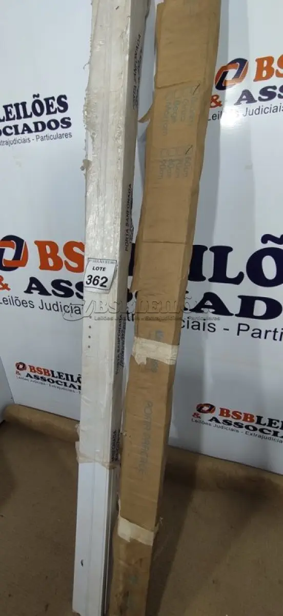 LOTE 362 - 01 PORTA SANFONADA MARCA PLASFLEX. (NO ESTADO) ATENÇÃO! FAZER A VISITAÇÃO ANTES DE ARREMATAR, NÃO SABEMOS SE FUNCIONA, LEILÃO NÃO TEM GARANTIA E NEM DEVOLUÇÃO, SUJEITO A POSSÍVEIS AVARIAS VISÍVEIS/OCULTAS E/OU AUSÊNCIA DE COMPONENTES.