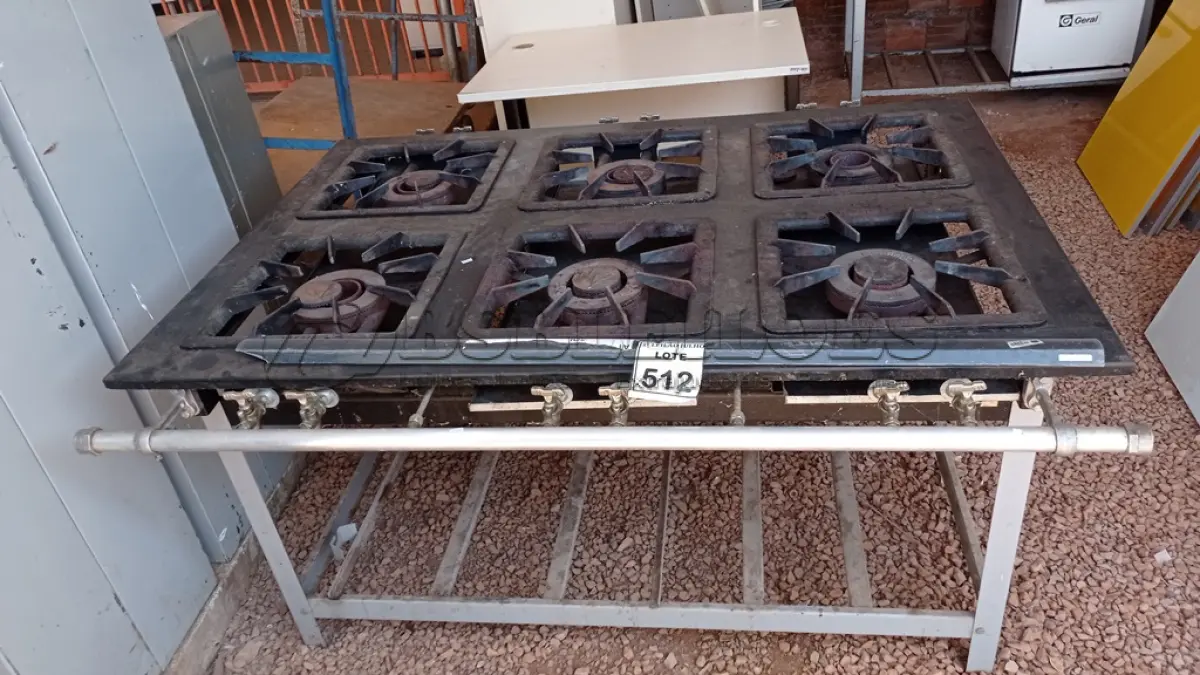 LOTE 490 - 01 FOGÃO INDUSTRIAL 6 BOCAS. (NO ESTADO) ATENÇÃO! FAZER A VISITAÇÃO ANTES DE ARREMATAR, NÃO SABEMOS SE FUNCIONA, LEILÃO NÃO TEM GARANTIA E NEM DEVOLUÇÃO, SUJEITO A POSSÍVEIS AVARIAS VISÍVEIS/OCULTAS E/OU AUSÊNCIA DE COMPONENTES.