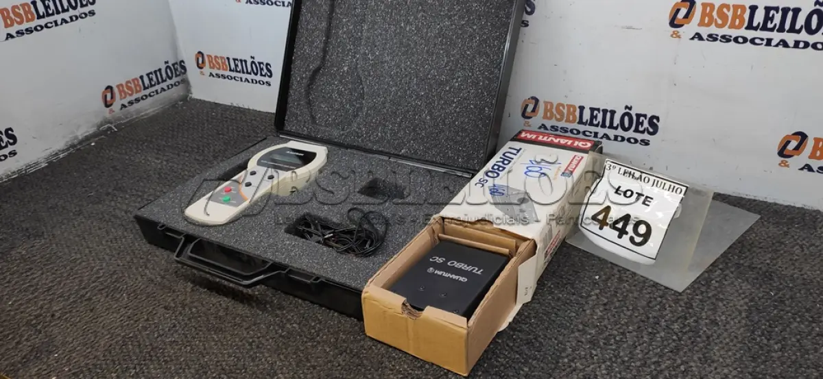 LOTE 449 - 01 MALETA COM 01 ANALISADOR DE COMPOSIÇÃO CORPORAL MALTRON E 01 BATERIA PARA FLASH QUANTUM. (NO ESTADO) ATENÇÃO! FAZER A VISITAÇÃO ANTES DE ARREMATAR, NÃO SABEMOS SE FUNCIONA, LEILÃO NÃO TEM GARANTIA E NEM DEVOLUÇÃO, SUJEITO A POSSÍVEIS AVARIAS VISÍVEIS/OCULTAS E/OU AUSÊNCIA DE COMPONENTES.