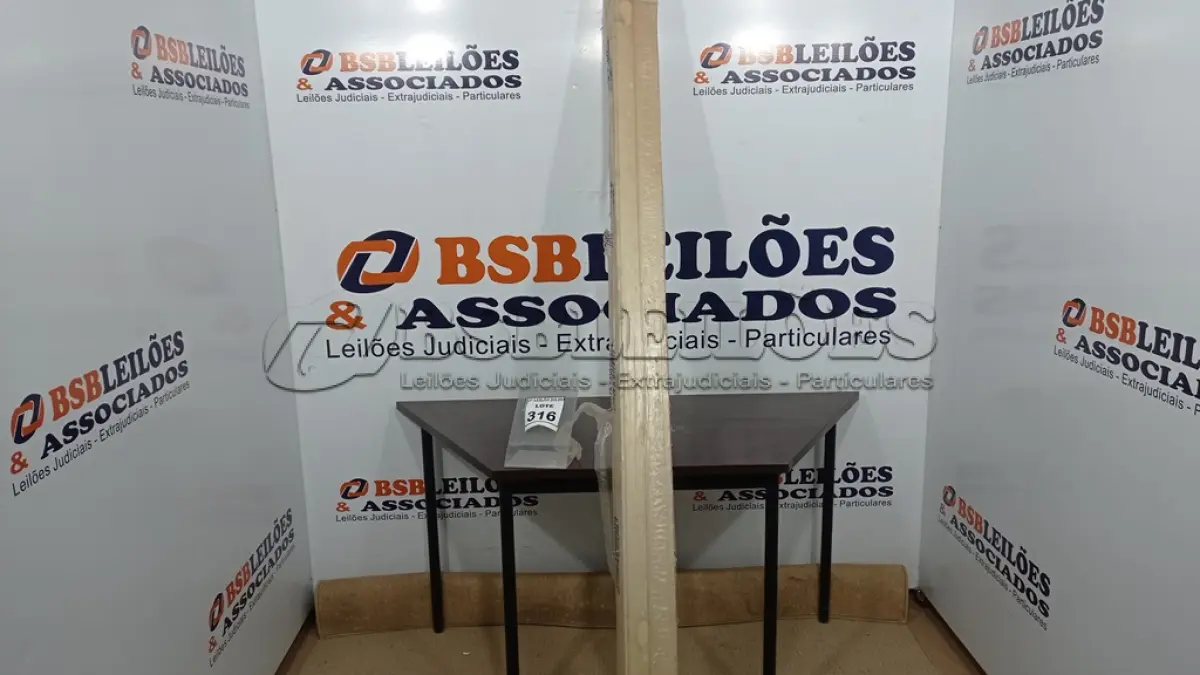 LOTE 316 - 01 PORTA SANFONADA. (NO ESTADO) ATENÇÃO! FAZER A VISITAÇÃO ANTES DE ARREMATAR, NÃO SABEMOS SE FUNCIONA, LEILÃO NÃO TEM GARANTIA E NEM DEVOLUÇÃO, SUJEITO A POSSÍVEIS AVARIAS VISÍVEIS/OCULTAS E/OU AUSÊNCIA DE COMPONENTES.