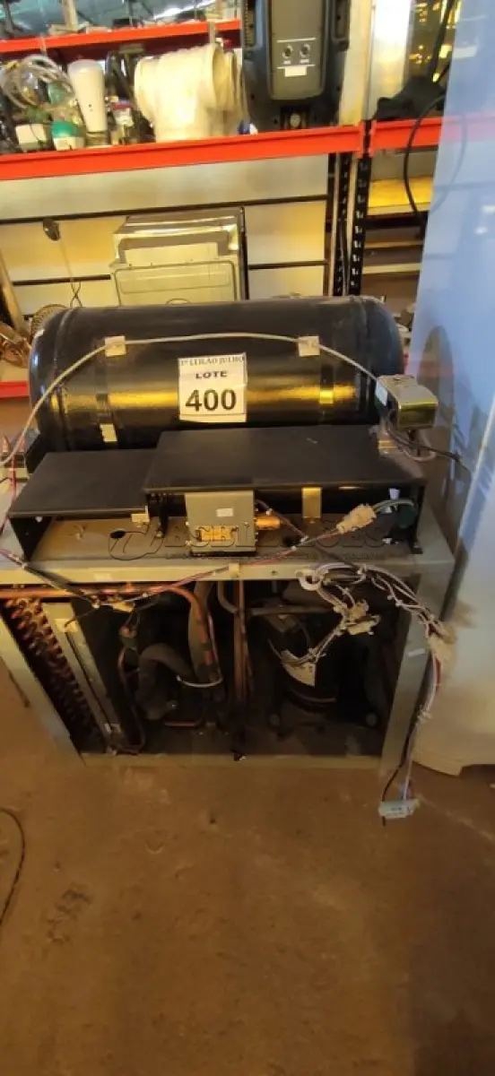 LOTE 400 - 01 MOTOR DE CÂMARA FRIA. (NO ESTADO) ATENÇÃO! FAZER A VISITAÇÃO ANTES DE ARREMATAR, NÃO SABEMOS SE FUNCIONA. LEILÃO NÃO TEM GARANTIA E NEM DEVOLUÇÃO, SUJEITO A POSSÍVEIS AVARIAS VISÍVEIS/OCULTAS E/OU AUSÊNCIA DE COMPONENTES.