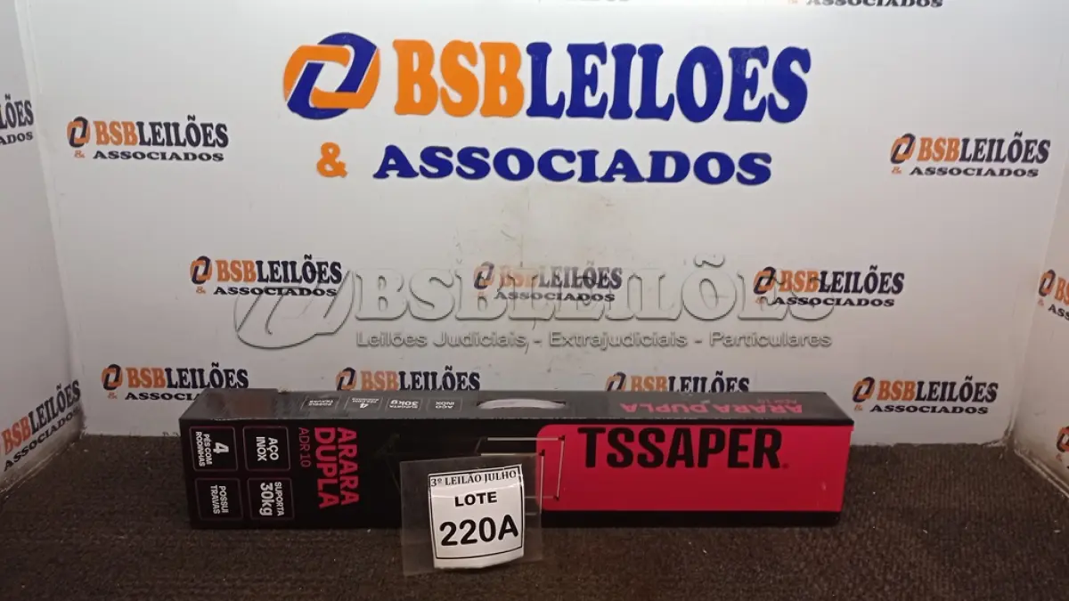 LOTE 220 - ARARA DUPLA MONTÁVEL  AÇO INOX SUPORTA 30KL 4 PÉS COM RODINHAS  POSSUI TRAVAS  TAMANHO A1.60CM L 0,94CM (NO ESTADO) ATENÇÃO! FAZER A VISITAÇÃO ANTES DE ARREMATAR, NÃO SABEMOS SE FUNCIONA, LEILÃO NÃO TEM GARANTIA E NEM DEVOLUÇÃO, SUJEITO A POSSÍVEIS AVARIAS VISÍVEIS/OCULTAS E/OU AUSÊNCIA DE COMPONENTES.