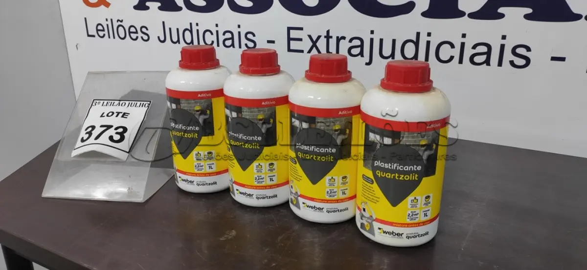 LOTE 373 - 04 GALÕES DE ADITIVO PARA ARGAMASSAS PLASTIFICANTE QUARTZOLIT DE 1L CADA MARCA WEBER. (NO ESTADO) ATENÇÃO! FAZER A VISITAÇÃO ANTES DE ARREMATAR, NÃO SABEMOS SE FUNCIONA. LEILÃO NÃO TEM GARANTIA E NEM DEVOLUÇÃO, SUJEITO A POSSÍVEIS AVARIAS VISÍVEIS/OCULTAS E/OU AUSÊNCIA DE COMPONENTES.
