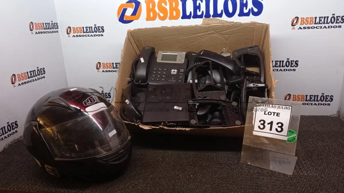 LOTE 313 - 10 APARELHOS DE TELEFONE VOIP, 01 CAPACETE E 01 MINI CPU MARCA HP. (NO ESTADO) ATENÇÃO! FAZER A VISITAÇÃO ANTES DE ARREMATAR, NÃO SABEMOS SE FUNCIONA, LEILÃO NÃO TEM GARANTIA E NEM DEVOLUÇÃO, SUJEITO A POSSÍVEIS AVARIAS VISÍVEIS/OCULTAS E/OU AUSÊNCIA DE COMPONENTES.