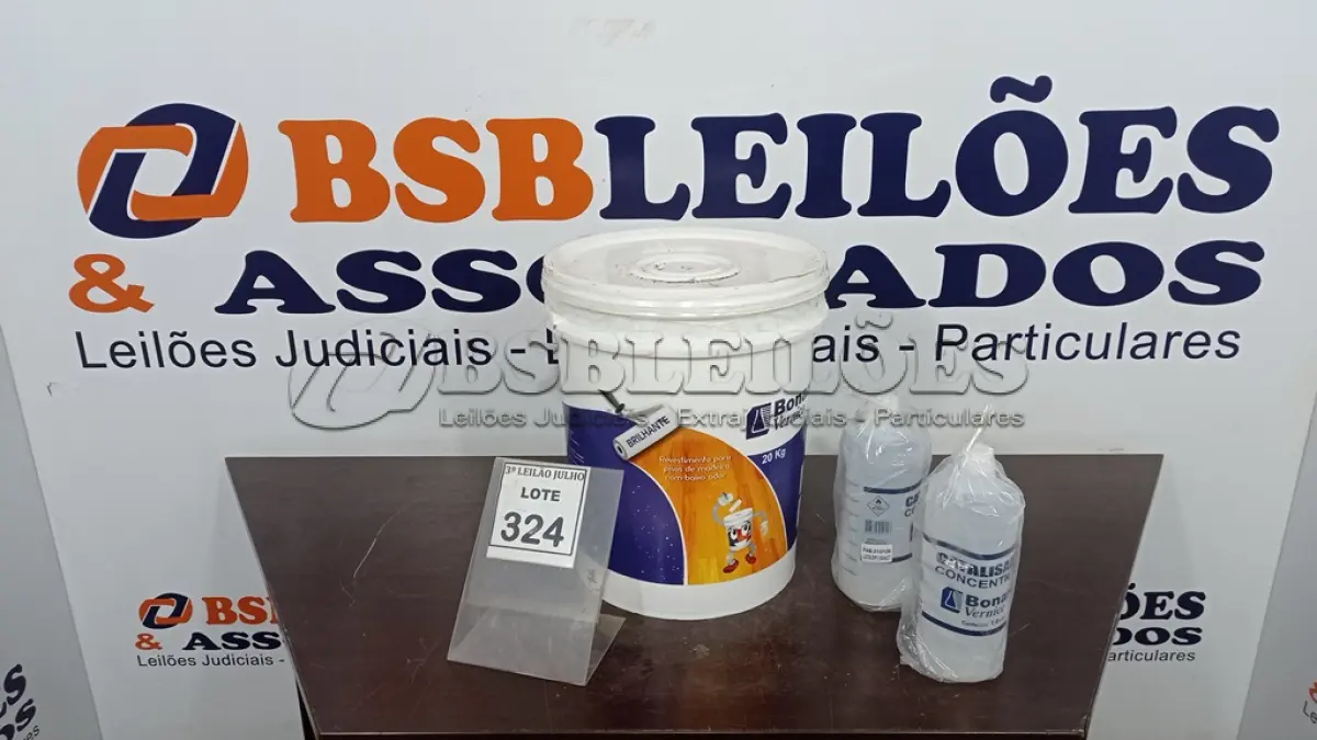LOTE 324 - 01 BALDE DE REVESTIMENTO PARA PISOS DE MADEIRA DE 20KG MARCA BONARDI VERNICE E 02 CATALIZADORES CONCENTRADOS DE 1L CADA. (NO ESTADO) ATENÇÃO! FAZER A VISITAÇÃO ANTES DE ARREMATAR, NÃO SABEMOS SE FUNCIONA, LEILÃO NÃO TEM GARANTIA E NEM DEVOLUÇÃO, SUJEITO A POSSÍVEIS AVARIAS VISÍVEIS/OCULTAS E/OU AUSÊNCIA DE COMPONENTES.