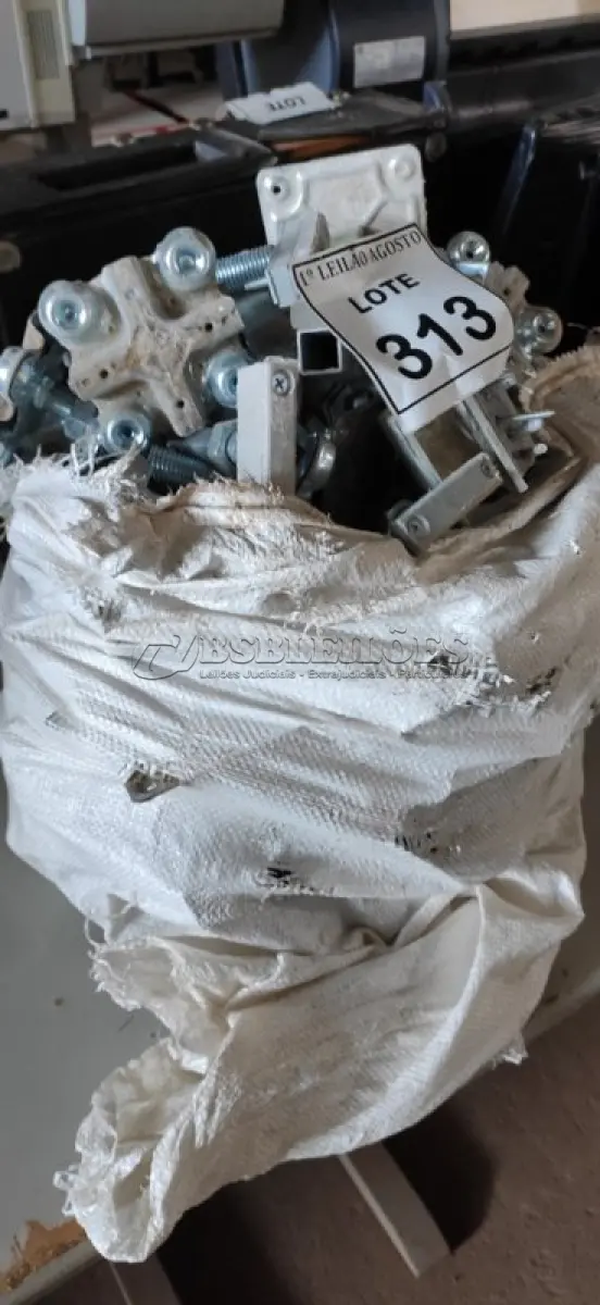 LOTE 313 - 01 LOTE COM DIVERSOS PARAFUSOS PARA SUPORTES. (NO ESTADO) ATENÇÃO! FAZER A VISITAÇÃO ANTES DE ARREMATAR, NÃO SABEMOS SE FUNCIONA, LEILÃO NÃO TEM GARANTIA E NEM DEVOLUÇÃO, SUJEITO A POSSÍVEIS AVARIAS VISÍVEIS/OCULTAS E/OU AUSÊNCIA DE COMPONENTES.