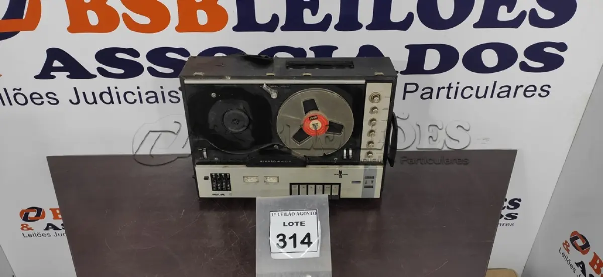 LOTE 314 - 01 GRAVADOR DE FITA DE ROLO. (NO ESTADO) ATENÇÃO! FAZER A VISITAÇÃO ANTES DE ARREMATAR, NÃO SABEMOS SE FUNCIONA, LEILÃO NÃO TEM GARANTIA E NEM DEVOLUÇÃO, SUJEITO A POSSÍVEIS AVARIAS VISÍVEIS/OCULTAS E/OU AUSÊNCIA DE COMPONENTES.