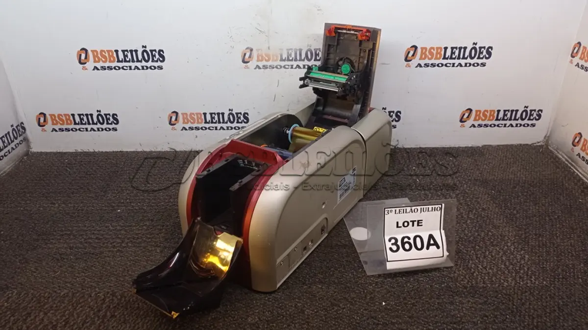 LOTE 360 - 01 IMPRESSORA DE CRACHÁ. (NO ESTADO) ATENÇÃO! FAZER A VISITAÇÃO ANTES DE ARREMATAR, NÃO SABEMOS SE FUNCIONA, LEILÃO NÃO TEM GARANTIA E NEM DEVOLUÇÃO, SUJEITO A POSSÍVEIS AVARIAS VISÍVEIS/OCULTAS E/OU AUSÊNCIA DE COMPONENTES.