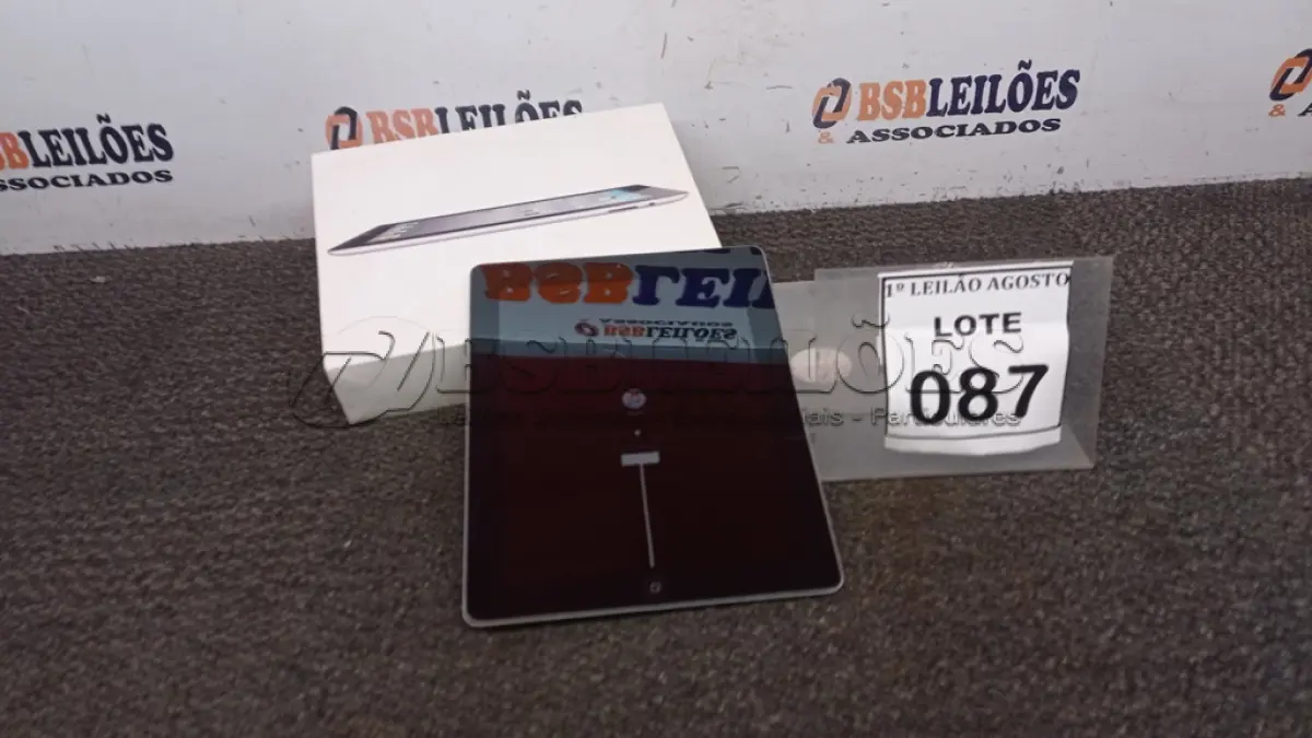 LOTE 087 - 01 IPAD 16G NA CAIXA. (NO ESTADO) ATENÇÃO! FAZER A VISITAÇÃO ANTES DE ARREMATAR, NÃO SABEMOS SE FUNCIONA. LEILÃO NÃO TEM GARANTIA E NEM DEVOLUÇÃO, SUJEITO A POSSÍVEIS AVARIAS VISÍVEIS/OCULTAS E/OU AUSÊNCIA DE COMPONENTES.