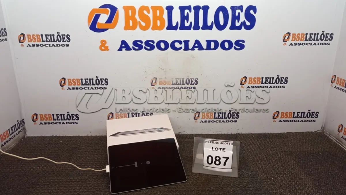 LOTE 087 - 01 IPAD 16G NA CAIXA. (NO ESTADO) ATENÇÃO! FAZER A VISITAÇÃO ANTES DE ARREMATAR, NÃO SABEMOS SE FUNCIONA. LEILÃO NÃO TEM GARANTIA E NEM DEVOLUÇÃO, SUJEITO A POSSÍVEIS AVARIAS VISÍVEIS/OCULTAS E/OU AUSÊNCIA DE COMPONENTES.