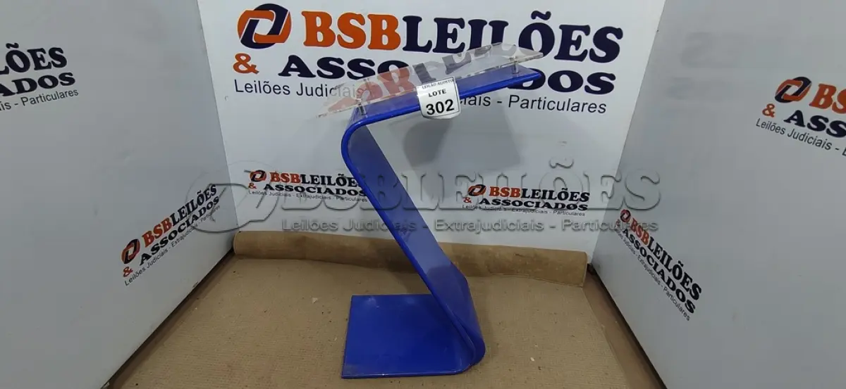 LOTE 302 - 01 PÚLPITO EM FERRO E ACRÍLICO. (NO ESTADO) ATENÇÃO! FAZER A VISITAÇÃO ANTES DE ARREMATAR, NÃO SABEMOS SE FUNCIONA, LEILÃO NÃO TEM GARANTIA E NEM DEVOLUÇÃO, SUJEITO A POSSÍVEIS AVARIAS VISÍVEIS/OCULTAS E/OU AUSÊNCIA DE COMPONENTES.