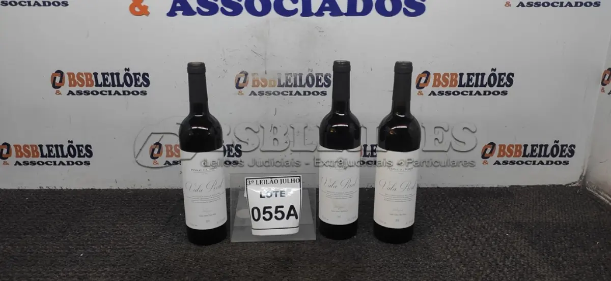 LOTE 055 - 03 GARRAFAS DE VINHO TINTO VALA REAL PORTUGUÊS SAFRA 2019 750ML. (NO ESTADO) ATENÇÃO! FAZER A VISITAÇÃO ANTES DE ARREMATAR, NÃO SABEMOS SE FUNCIONA, LEILÃO NÃO TEM GARANTIA E NEM DEVOLUÇÃO, SUJEITO A POSSÍVEIS AVARIAS VISÍVEIS/OCULTAS E/OU AUSÊNCIA DE COMPONENTES.