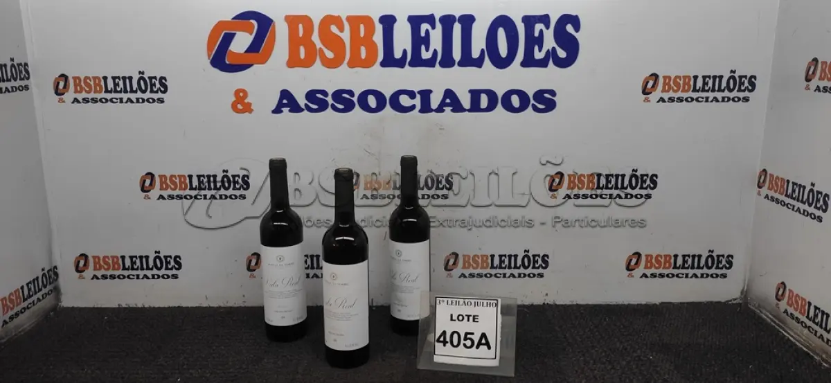 LOTE 405 - 03 GARRAFAS DE VINHO TINTO VALA REAL PORTUGUÊS SAFRA 2019 750ML. (NO ESTADO) ATENÇÃO! FAZER A VISITAÇÃO ANTES DE ARREMATAR, NÃO SABEMOS SE FUNCIONA, LEILÃO NÃO TEM GARANTIA E NEM DEVOLUÇÃO, SUJEITO A POSSÍVEIS AVARIAS VISÍVEIS/OCULTAS E/OU AUSÊNCIA DE COMPONENTES.