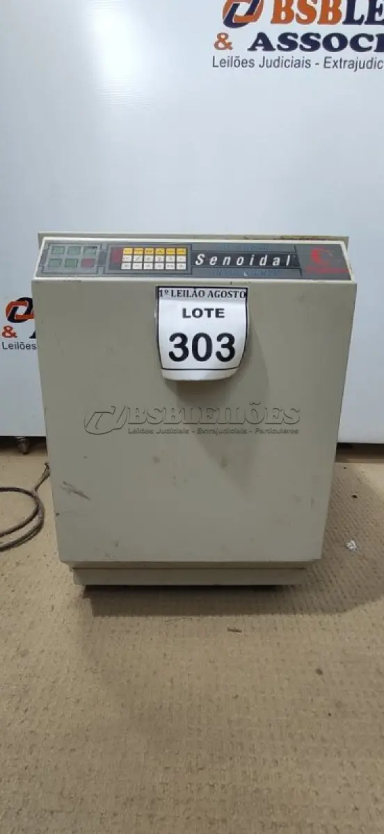 LOTE 303 - 01 NOBREAK SENOIDAL. (NO ESTADO) ATENÇÃO! FAZER A VISITAÇÃO ANTES DE ARREMATAR, NÃO SABEMOS SE FUNCIONA, LEILÃO NÃO TEM GARANTIA E NEM DEVOLUÇÃO, SUJEITO A POSSÍVEIS AVARIAS VISÍVEIS/OCULTAS E/OU AUSÊNCIA DE COMPONENTES.