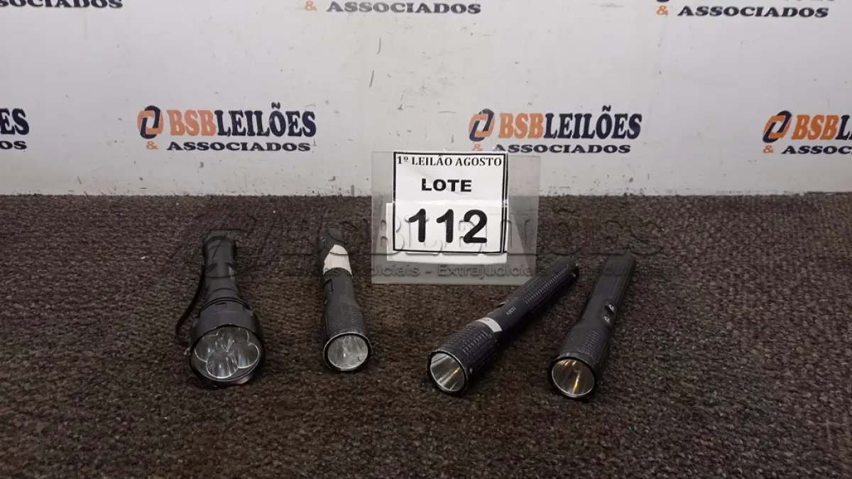 LOTE 112 - 04 LANTERNAS. (NO ESTADO) ATENÇÃO! FAZER A VISITAÇÃO ANTES DE ARREMATAR, NÃO SABEMOS SE FUNCIONA. LEILÃO NÃO TEM GARANTIA E NEM DEVOLUÇÃO, SUJEITO A POSSÍVEIS AVARIAS VISÍVEIS/OCULTAS E/OU AUSÊNCIA DE COMPONENTES.