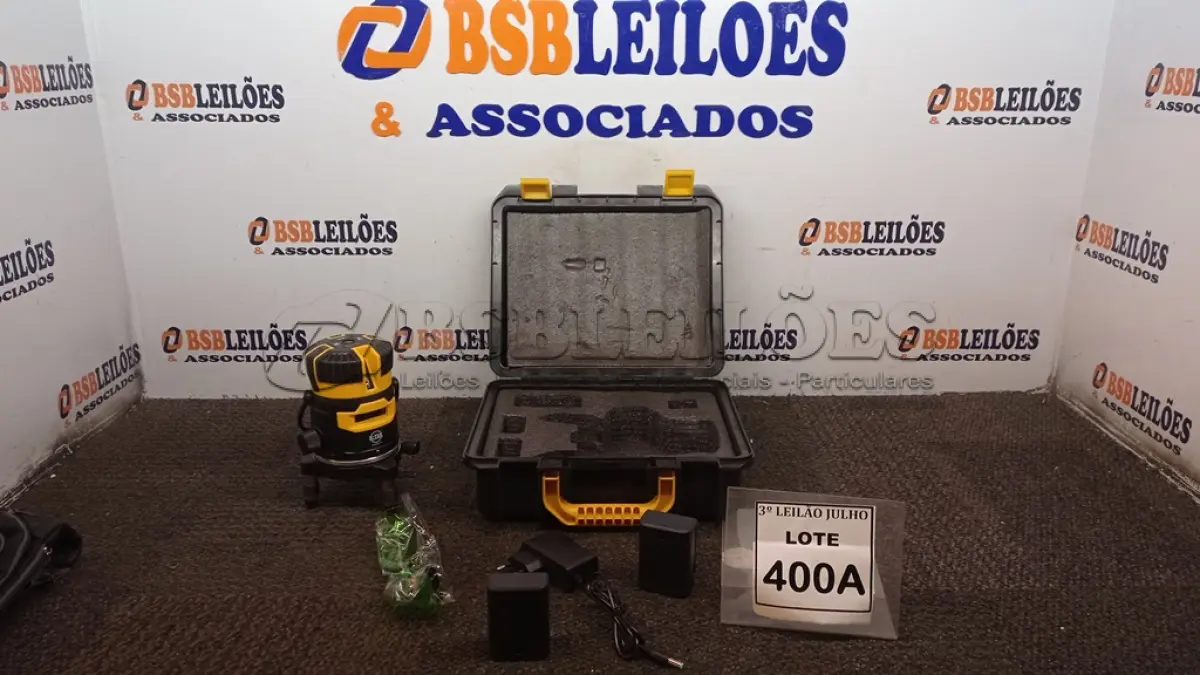 LOTE 400 - 01 NIVEL A LASER COM 2 BATERIAS MALETA ÓCULOS DE PROTEÇÃO (NO ESTADO) ATENÇÃO! FAZER A VISITAÇÃO ANTES DE ARREMATAR, NÃO SABEMOS SE FUNCIONA, LEILÃO NÃO TEM GARANTIA E NEM DEVOLUÇÃO, SUJEITO A POSSÍVEIS AVARIAS VISÍVEIS/OCULTAS E/OU AUSÊNCIA DE COMPONENTES.