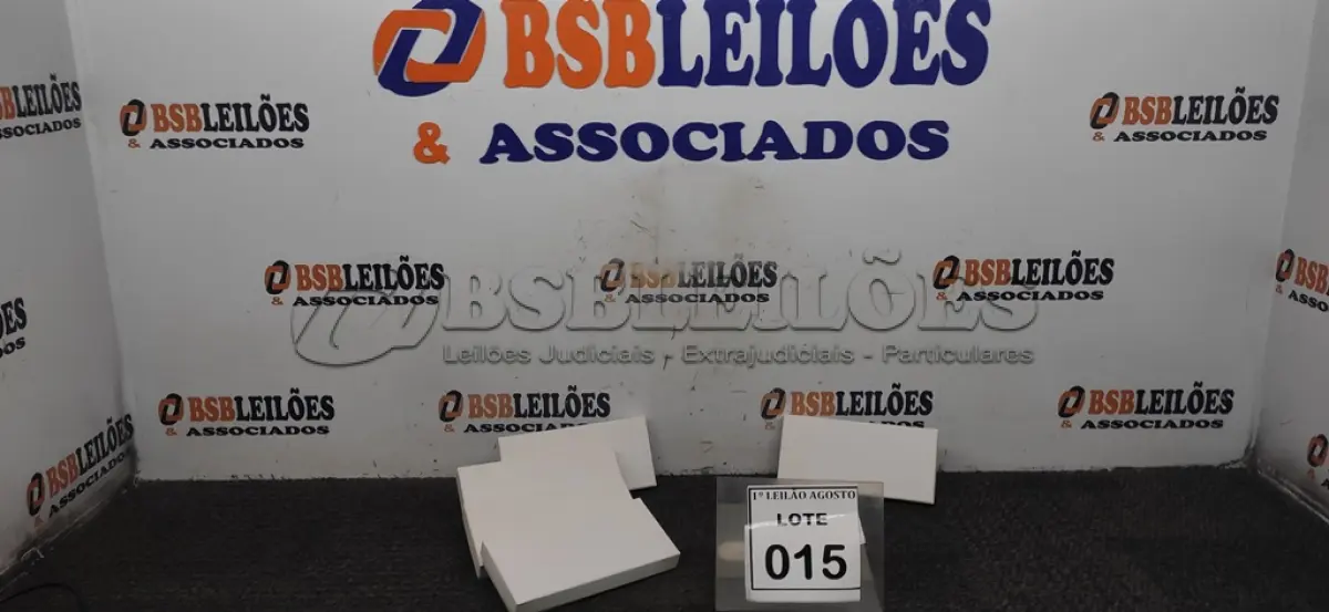 LOTE 015 - 05 BATERIAS EXTERNAS. (NO ESTADO) ATENÇÃO! FAZER A VISITAÇÃO ANTES DE ARREMATAR, NÃO SABEMOS SE FUNCIONA. LEILÃO NÃO TEM GARANTIA E NEM DEVOLUÇÃO, SUJEITO A POSSÍVEIS AVARIAS VISÍVEIS/OCULTAS E/OU AUSÊNCIA DE COMPONENTES.