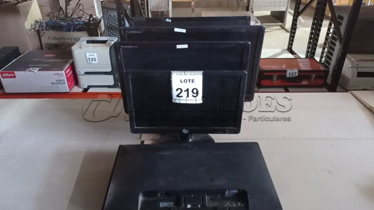 LOTE 219 - 06 MONITORES LCD DE MARCAS E MODELOS DIVERSOS. (NO ESTADO) ATENÇÃO! FAZER A VISITAÇÃO ANTES DE ARREMATAR, NÃO SABEMOS SE FUNCIONA, LEILÃO NÃO TEM GARANTIA E NEM DEVOLUÇÃO, SUJEITO A POSSÍVEIS AVARIAS VISÍVEIS/OCULTAS E/OU AUSÊNCIA DE COMPONENTES.