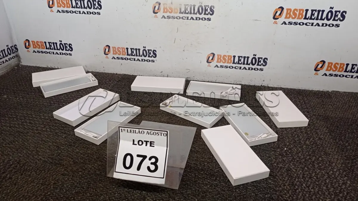 LOTE 073 - 05 BATERIAS EXTERNAS. (NO ESTADO) ATENÇÃO! FAZER A VISITAÇÃO ANTES DE ARREMATAR, NÃO SABEMOS SE FUNCIONA. LEILÃO NÃO TEM GARANTIA E NEM DEVOLUÇÃO, SUJEITO A POSSÍVEIS AVARIAS VISÍVEIS/OCULTAS E/OU AUSÊNCIA DE COMPONENTES.
