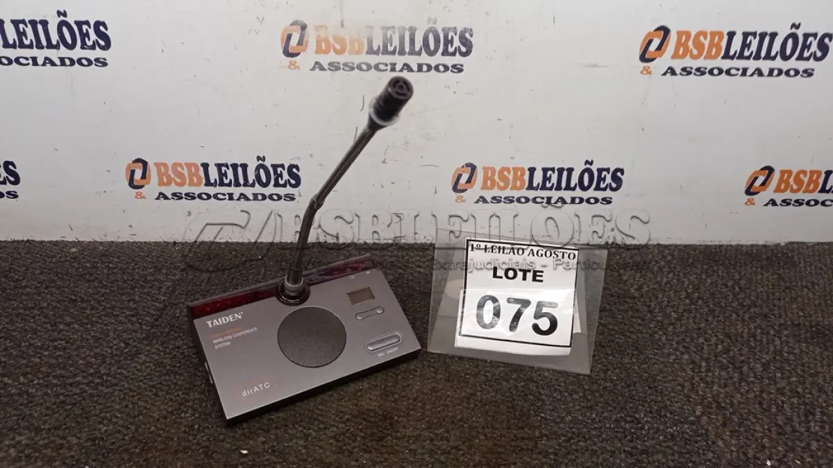 LOTE 075 - 01 MICROFONE DE MESA COM BASE. (NO ESTADO) ATENÇÃO! FAZER A VISITAÇÃO ANTES DE ARREMATAR, NÃO SABEMOS SE FUNCIONA. LEILÃO NÃO TEM GARANTIA E NEM DEVOLUÇÃO, SUJEITO A POSSÍVEIS AVARIAS VISÍVEIS/OCULTAS E/OU AUSÊNCIA DE COMPONENTES.