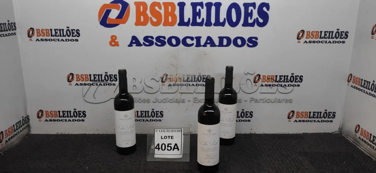 LOTE 405 - 03 GARRAFAS DE VINHO TINTO VALA REAL PORTUGUÊS SAFRA 2019 750ML. (NO ESTADO) ATENÇÃO! FAZER A VISITAÇÃO ANTES DE ARREMATAR, NÃO SABEMOS SE FUNCIONA, LEILÃO NÃO TEM GARANTIA E NEM DEVOLUÇÃO, SUJEITO A POSSÍVEIS AVARIAS VISÍVEIS/OCULTAS E/OU AUSÊNCIA DE COMPONENTES.