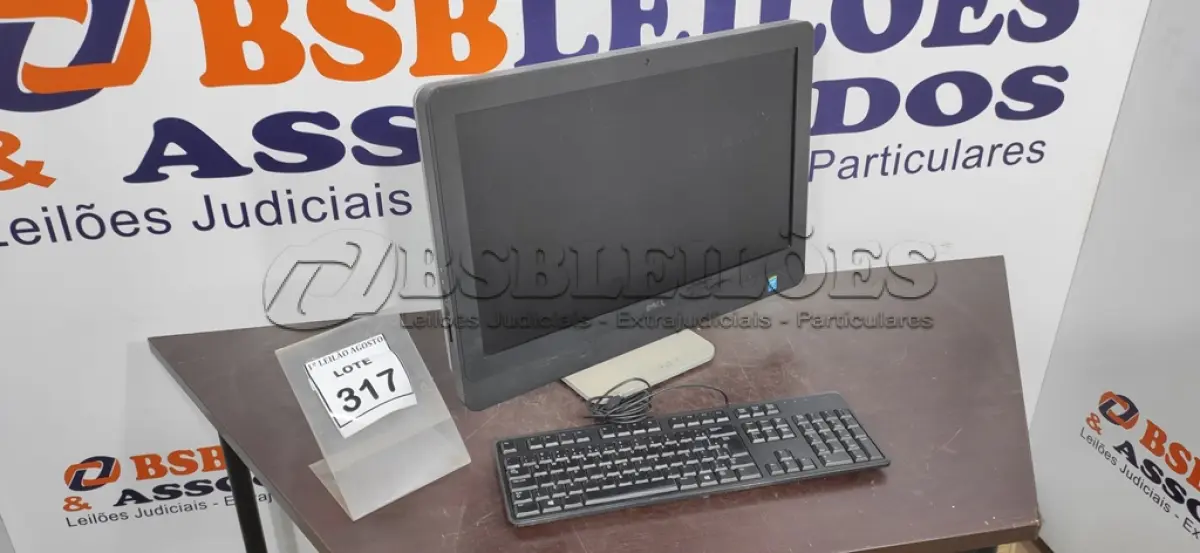 LOTE 317 - 01 ALL IN ONE MARCA DELL. (NO ESTADO) ATENÇÃO! FAZER A VISITAÇÃO ANTES DE ARREMATAR, NÃO SABEMOS SE FUNCIONA, LEILÃO NÃO TEM GARANTIA E NEM DEVOLUÇÃO, SUJEITO A POSSÍVEIS AVARIAS VISÍVEIS/OCULTAS E/OU AUSÊNCIA DE COMPONENTES.