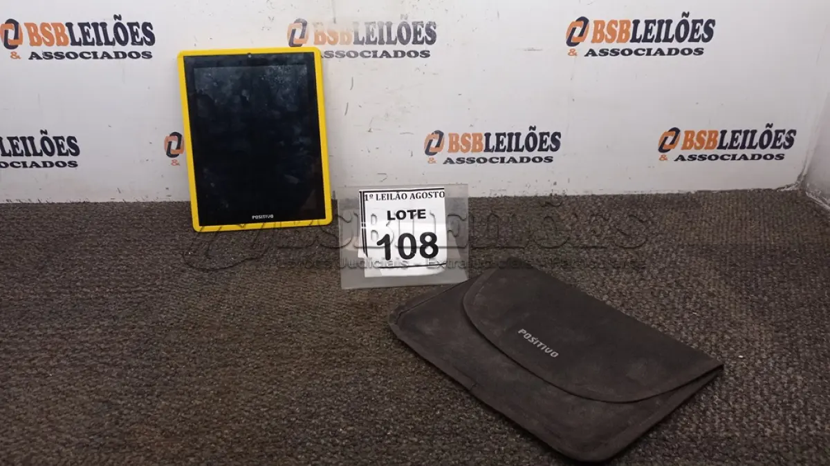 LOTE 108 - 01 TABLET COM CASE MARCA POSITIVO. (NO ESTADO) ATENÇÃO! FAZER A VISITAÇÃO ANTES DE ARREMATAR, NÃO SABEMOS SE FUNCIONA. LEILÃO NÃO TEM GARANTIA E NEM DEVOLUÇÃO, SUJEITO A POSSÍVEIS AVARIAS VISÍVEIS/OCULTAS E/OU AUSÊNCIA DE COMPONENTES.
