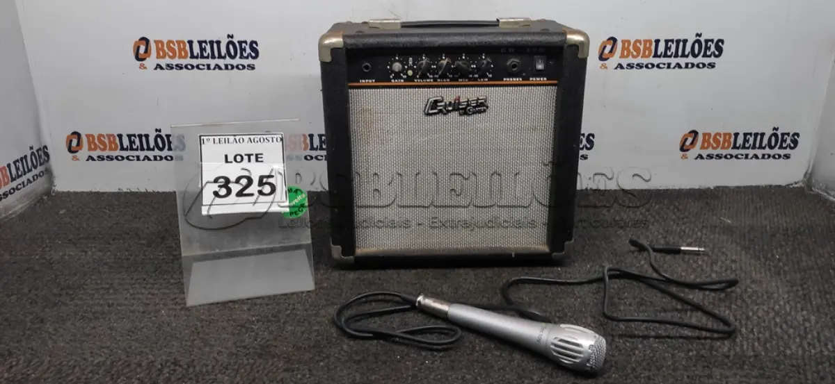 LOTE 325 - 01 AMPLIFICADOR COM MICROFONE E CABO. (NO ESTADO) ATENÇÃO! FAZER A VISITAÇÃO ANTES DE ARREMATAR, NÃO SABEMOS SE FUNCIONA, LEILÃO NÃO TEM GARANTIA E NEM DEVOLUÇÃO, SUJEITO A POSSÍVEIS AVARIAS VISÍVEIS/OCULTAS E/OU AUSÊNCIA DE COMPONENTES.