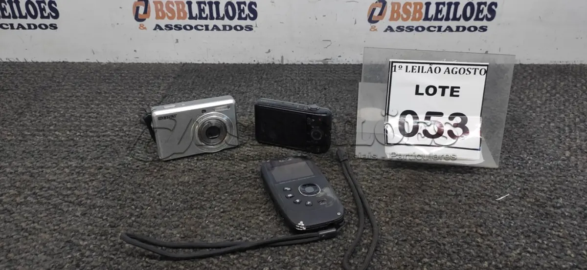 LOTE 053 - 02 CÂMERAS DE FOTOGRÁFICAS E 01 CÂMERA DE VÍDEO DE BOLSO. (NO ESTADO) ATENÇÃO! FAZER A VISITAÇÃO ANTES DE ARREMATAR, NÃO SABEMOS SE FUNCIONA. LEILÃO NÃO TEM GARANTIA E NEM DEVOLUÇÃO, SUJEITO A POSSÍVEIS AVARIAS VISÍVEIS/OCULTAS E/OU AUSÊNCIA DE COMPONENTES.