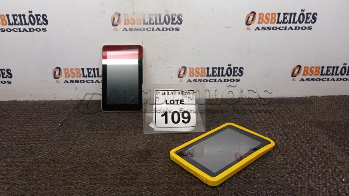 LOTE 109 - 02 TABLETS. (NO ESTADO) ATENÇÃO! FAZER A VISITAÇÃO ANTES DE ARREMATAR, NÃO SABEMOS SE FUNCIONA. LEILÃO NÃO TEM GARANTIA E NEM DEVOLUÇÃO, SUJEITO A POSSÍVEIS AVARIAS VISÍVEIS/OCULTAS E/OU AUSÊNCIA DE COMPONENTES.