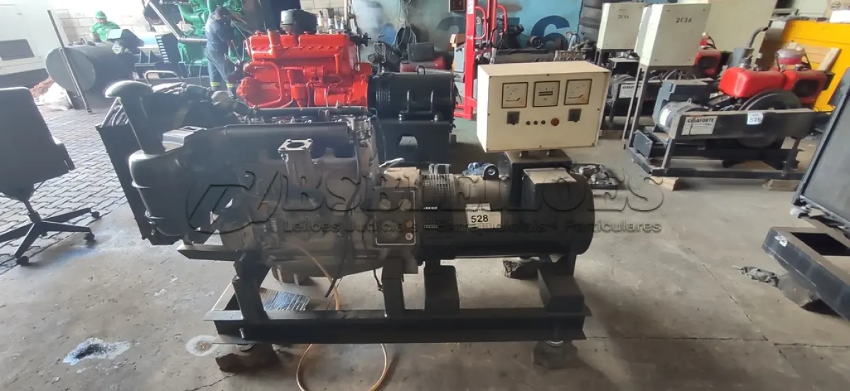 LOTE 528 - GRUPO GERADOR MWM 54 KVA. MODELO: 229-4 ANO: 1998 MOTOR RETIFICADO (NOVO) - NEGRINI (NO ESTADO) ATENÇÃO! FAZER A VISITAÇÃO ANTES DE ARREMATAR, NÃO SABEMOS SE FUNCIONA, LEILÃO NÃO TEM GARANTIA E NEM DEVOLUÇÃO, SUJEITO A POSSÍVEIS AVARIAS VISÍVEIS/OCULTAS E/OU AUSÊNCIA DE COMPONENTES