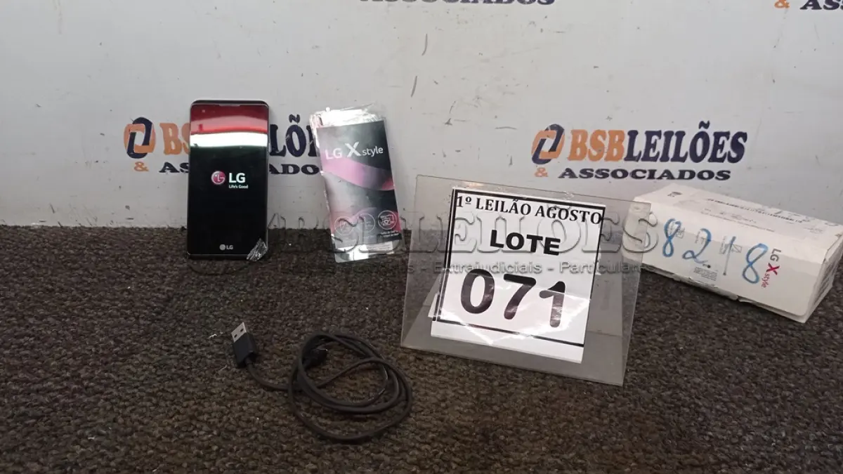 LOTE 071 - 01 CELULAR LG X STYLE NA CAIXA COM CABO. (NO ESTADO) ATENÇÃO! FAZER A VISITAÇÃO ANTES DE ARREMATAR, NÃO SABEMOS SE FUNCIONA. LEILÃO NÃO TEM GARANTIA E NEM DEVOLUÇÃO, SUJEITO A POSSÍVEIS AVARIAS VISÍVEIS/OCULTAS E/OU AUSÊNCIA DE COMPONENTES.