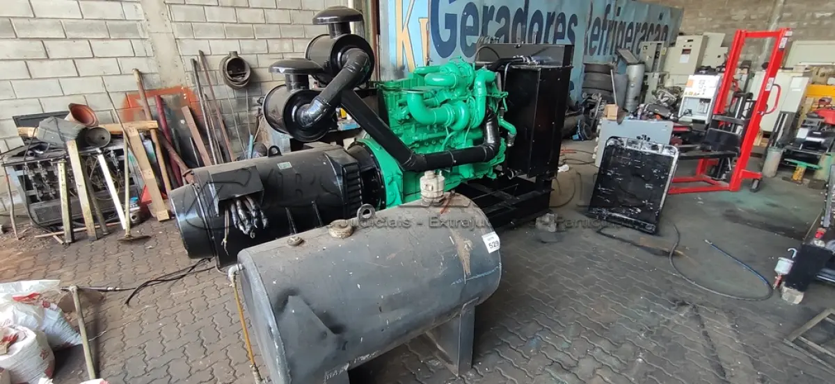 LOTE 529 - GRUPO GERADOR CUMMINS 440 KVA. ANO: 07/89 GERADOR HOOS MOTOR RETIFICADO FUNCIONANDO (NOVO) (NO ESTADO) ATENÇÃO! FAZER A VISITAÇÃO ANTES DE ARREMATAR, NÃO SABEMOS SE FUNCIONA, LEILÃO NÃO TEM GARANTIA E NEM DEVOLUÇÃO, SUJEITO A POSSÍVEIS AVARIAS VISÍVEIS/OCULTAS E/OU AUSÊNCIA DE COMPONENTES