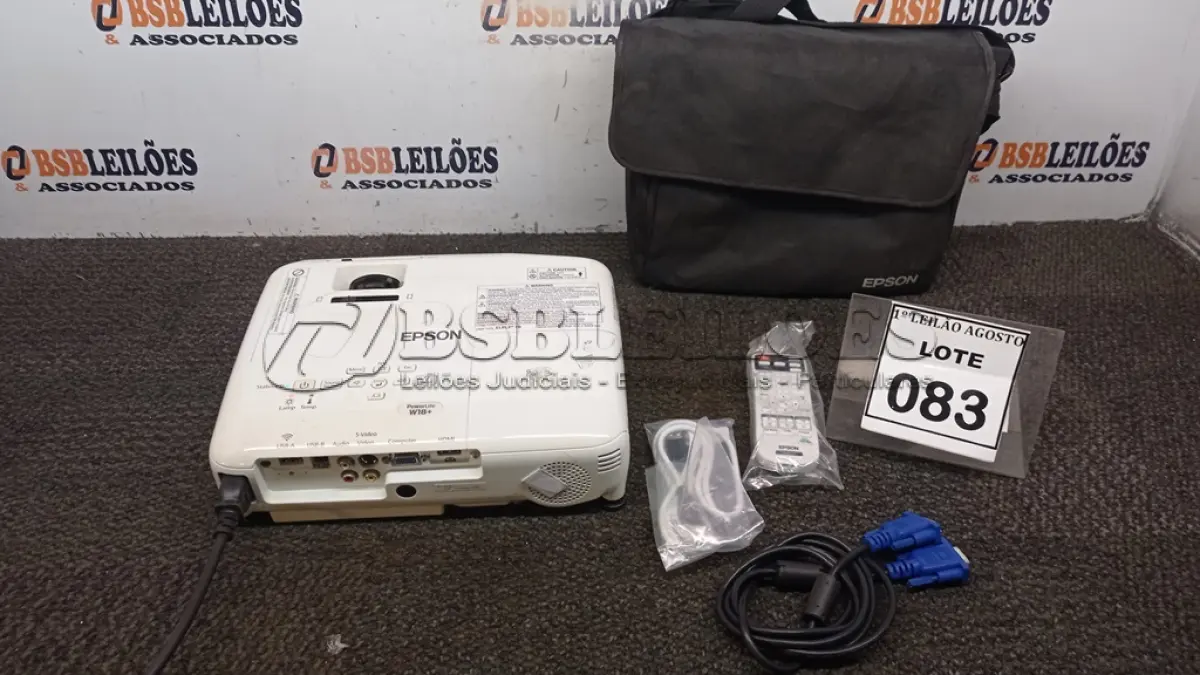 LOTE 083 - 01 PROJETOR COM CASE E CABOS MARCA EPSON. (NO ESTADO) ATENÇÃO! FAZER A VISITAÇÃO ANTES DE ARREMATAR, NÃO SABEMOS SE FUNCIONA. LEILÃO NÃO TEM GARANTIA E NEM DEVOLUÇÃO, SUJEITO A POSSÍVEIS AVARIAS VISÍVEIS/OCULTAS E/OU AUSÊNCIA DE COMPONENTES.
