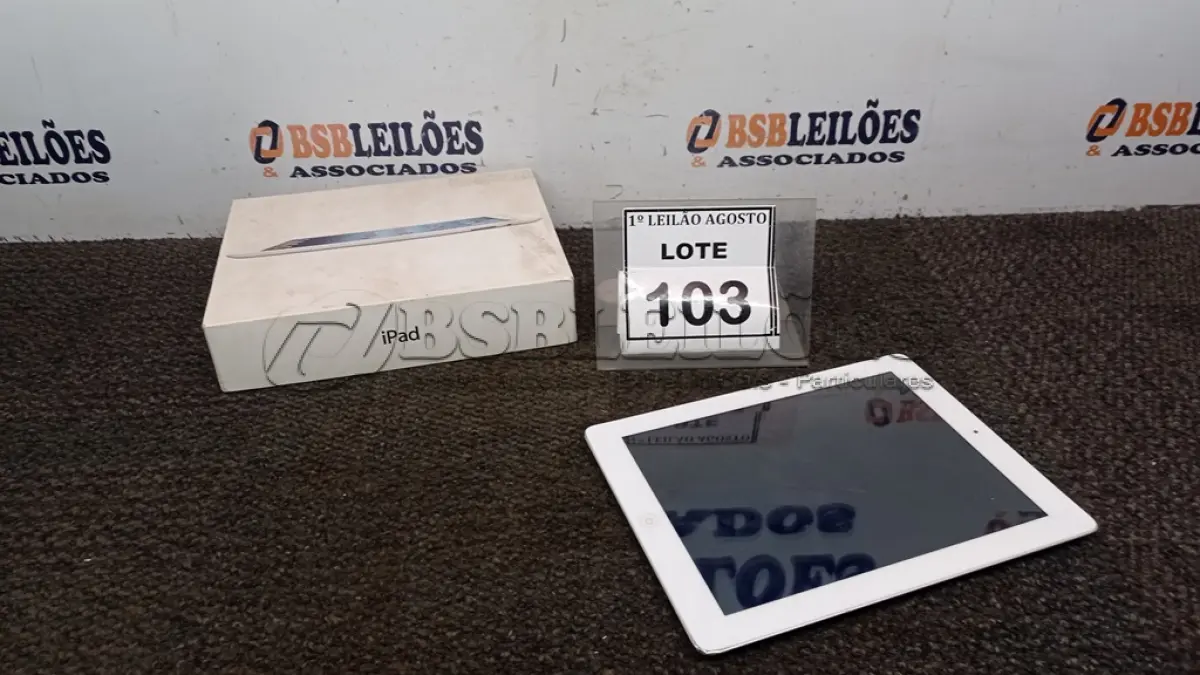 LOTE 103 - 01 IPAD 16G NA CAIXA. (NO ESTADO) ATENÇÃO! FAZER A VISITAÇÃO ANTES DE ARREMATAR, NÃO SABEMOS SE FUNCIONA. LEILÃO NÃO TEM GARANTIA E NEM DEVOLUÇÃO, SUJEITO A POSSÍVEIS AVARIAS VISÍVEIS/OCULTAS E/OU AUSÊNCIA DE COMPONENTES.
