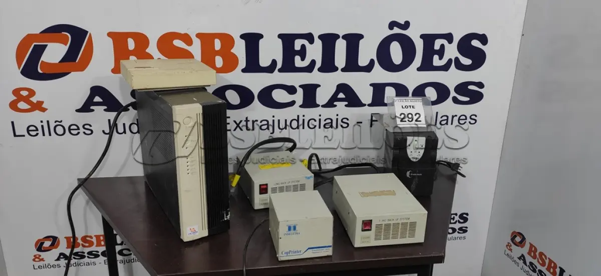 LOTE 292 - 03 NOBREAKS, 01 ESTABILIZADOR, 01 TRANSFORMADOR E 01 CENTRAL DE TELEFONIA. (NO ESTADO) ATENÇÃO! FAZER A VISITAÇÃO ANTES DE ARREMATAR, NÃO SABEMOS SE FUNCIONA, LEILÃO NÃO TEM GARANTIA E NEM DEVOLUÇÃO, SUJEITO A POSSÍVEIS AVARIAS VISÍVEIS/OCULTAS E/OU AUSÊNCIA DE COMPONENTES.