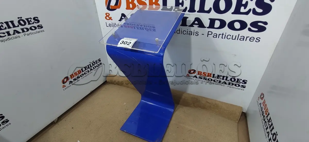LOTE 302 - 01 PÚLPITO EM FERRO E ACRÍLICO. (NO ESTADO) ATENÇÃO! FAZER A VISITAÇÃO ANTES DE ARREMATAR, NÃO SABEMOS SE FUNCIONA, LEILÃO NÃO TEM GARANTIA E NEM DEVOLUÇÃO, SUJEITO A POSSÍVEIS AVARIAS VISÍVEIS/OCULTAS E/OU AUSÊNCIA DE COMPONENTES.