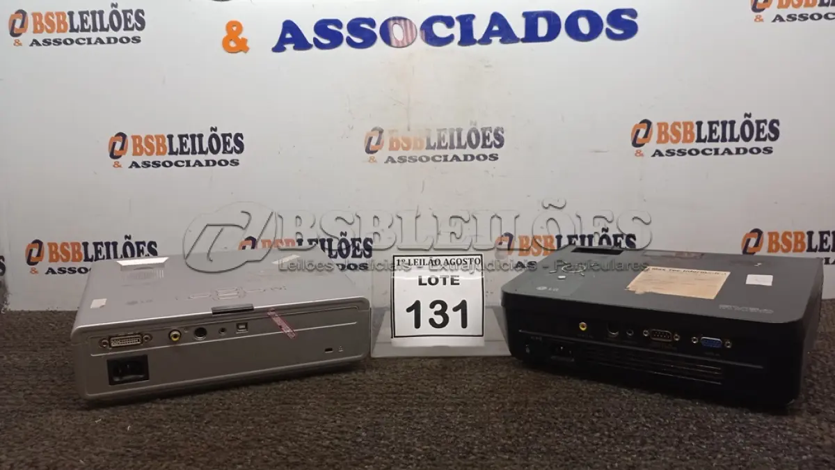 LOTE 131 - 02 PROJETORES MARCA DLP. (NO ESTADO) ATENÇÃO! FAZER A VISITAÇÃO ANTES DE ARREMATAR, NÃO SABEMOS SE FUNCIONA, LEILÃO NÃO TEM GARANTIA E NEM DEVOLUÇÃO, SUJEITO A POSSÍVEIS AVARIAS VISÍVEIS/OCULTAS E/OU AUSÊNCIA DE COMPONENTES.