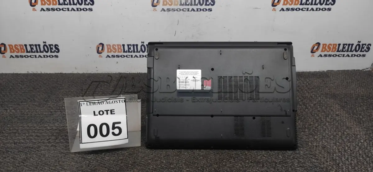 LOTE 005 - 01 NOTEBOOK MARCA POITIVO. (NO ESTADO) ATENÇÃO! FAZER A VISITAÇÃO ANTES DE ARREMATAR, NÃO SABEMOS SE FUNCIONA. LEILÃO NÃO TEM GARANTIA E NEM DEVOLUÇÃO, SUJEITO A POSSÍVEIS AVARIAS VISÍVEIS/OCULTAS E/OU AUSÊNCIA DE COMPONENTES.