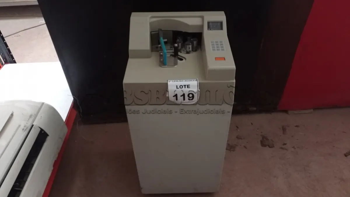 LOTE 119 - 01 MÁQUINA DE CONTAGEM DE CÉDULAS A VÁCUO. (NO ESTADO) ATENÇÃO! FAZER A VISITAÇÃO ANTES DE ARREMATAR, NÃO SABEMOS SE FUNCIONA. LEILÃO NÃO TEM GARANTIA E NEM DEVOLUÇÃO, SUJEITO A POSSÍVEIS AVARIAS VISÍVEIS/OCULTAS E/OU AUSÊNCIA DE COMPONENTES.