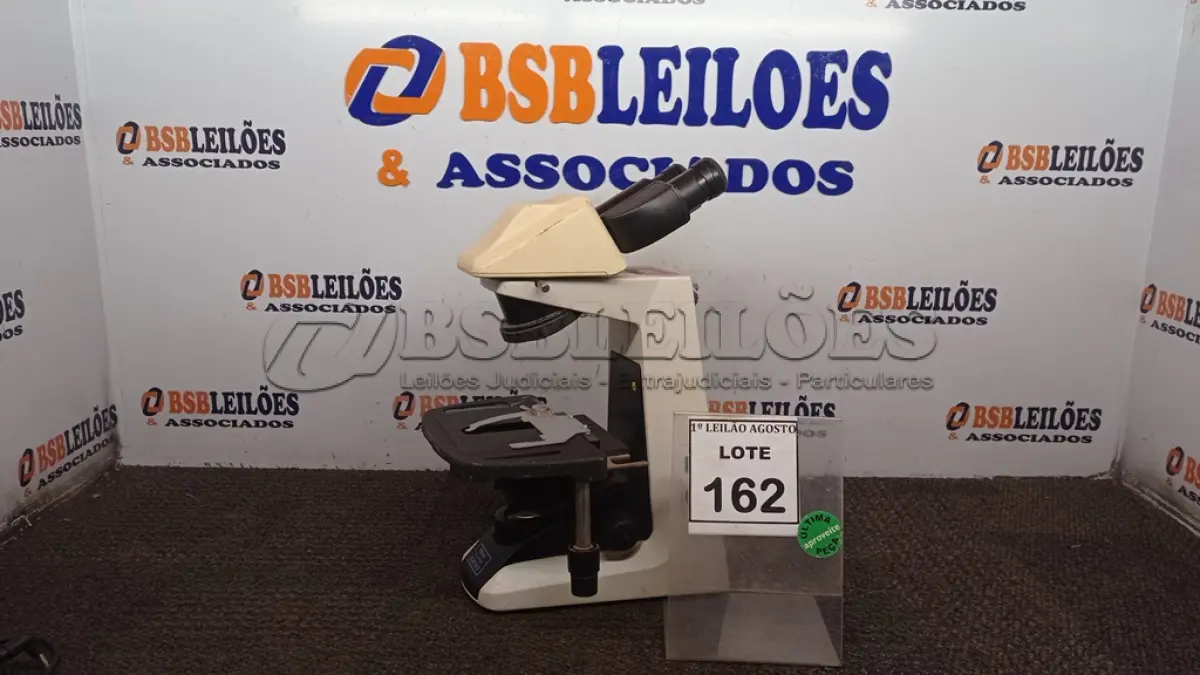 LOTE 162 - 01 MICROSCÓPIO. (NO ESTADO) ATENÇÃO! FAZER A VISITAÇÃO ANTES DE ARREMATAR, NÃO SABEMOS SE FUNCIONA. LEILÃO NÃO TEM GARANTIA E NEM DEVOLUÇÃO, SUJEITO A POSSÍVEIS AVARIAS VISÍVEIS/OCULTAS E/OU AUSÊNCIA DE COMPONENTES.