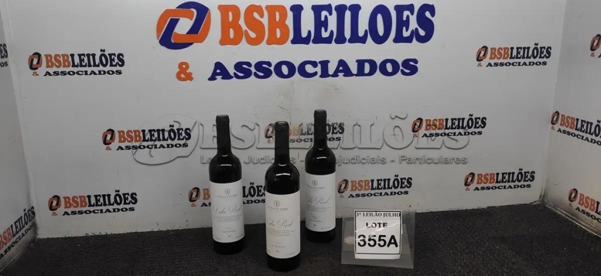 LOTE 355 - 03 GARRAFAS DE VINHO TINTO VALA REAL PORTUGUÊS SAFRA 2019 750ML. (NO ESTADO) ATENÇÃO! FAZER A VISITAÇÃO ANTES DE ARREMATAR, NÃO SABEMOS SE FUNCIONA, LEILÃO NÃO TEM GARANTIA E NEM DEVOLUÇÃO, SUJEITO A POSSÍVEIS AVARIAS VISÍVEIS/OCULTAS E/OU AUSÊNCIA DE COMPONENTES.