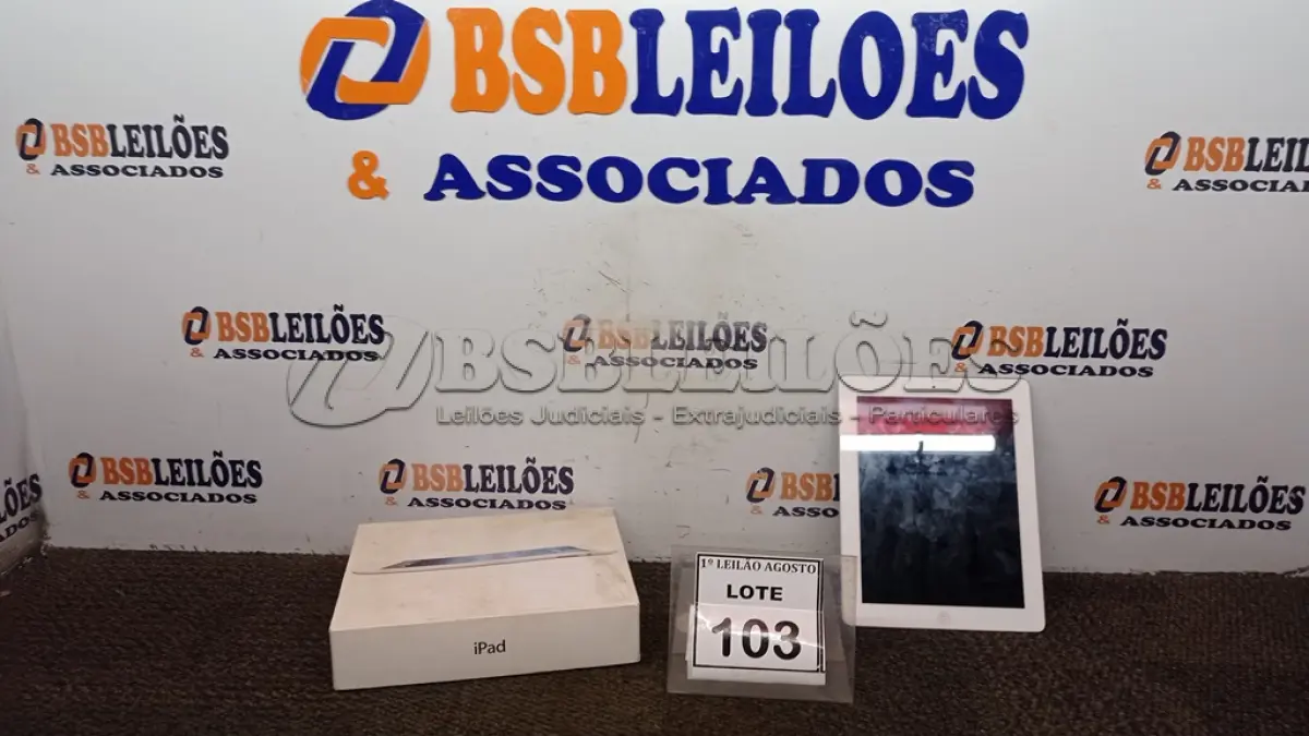 LOTE 103 - 01 IPAD 16G NA CAIXA. (NO ESTADO) ATENÇÃO! FAZER A VISITAÇÃO ANTES DE ARREMATAR, NÃO SABEMOS SE FUNCIONA. LEILÃO NÃO TEM GARANTIA E NEM DEVOLUÇÃO, SUJEITO A POSSÍVEIS AVARIAS VISÍVEIS/OCULTAS E/OU AUSÊNCIA DE COMPONENTES.