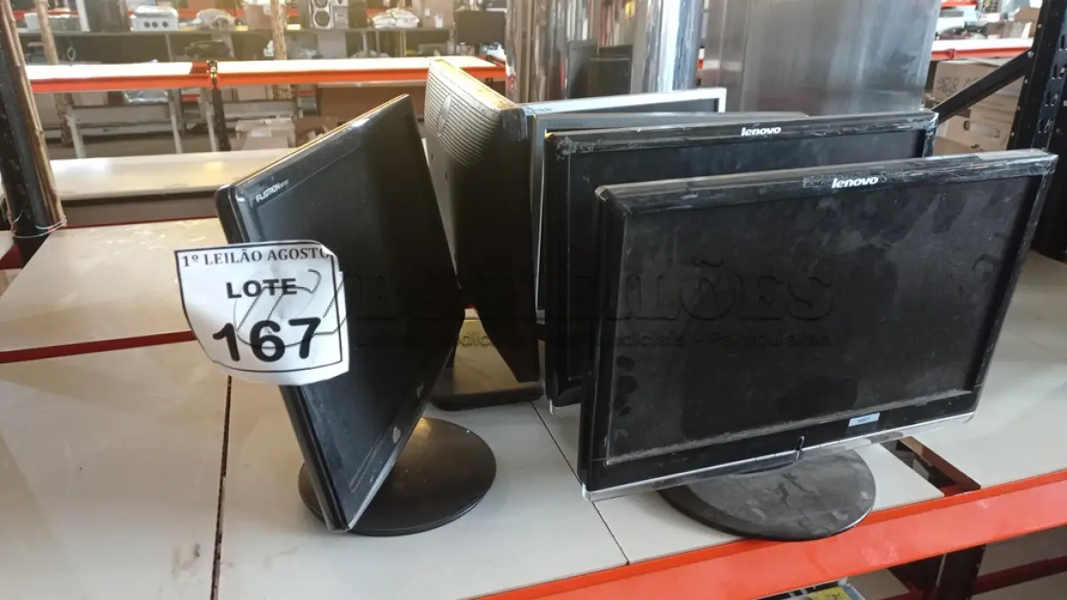 LOTE 167 - 06 MONITORES LCD DE MARCAS E MODELOS DIVERSOS. (NO ESTADO) ATENÇÃO! FAZER A VISITAÇÃO ANTES DE ARREMATAR, NÃO SABEMOS SE FUNCIONA. LEILÃO NÃO TEM GARANTIA E NEM DEVOLUÇÃO, SUJEITO A POSSÍVEIS AVARIAS VISÍVEIS/OCULTAS E/OU AUSÊNCIA DE COMPONENTES.