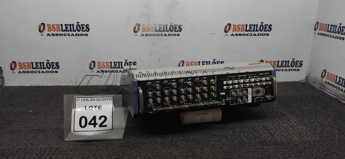 LOTE 042 - 01 SWITCHER DE VÍDEO. (NO ESTADO) ATENÇÃO! FAZER A VISITAÇÃO ANTES DE ARREMATAR, NÃO SABEMOS SE FUNCIONA. LEILÃO NÃO TEM GARANTIA E NEM DEVOLUÇÃO, SUJEITO A POSSÍVEIS AVARIAS VISÍVEIS/OCULTAS E/OU AUSÊNCIA DE COMPONENTES.