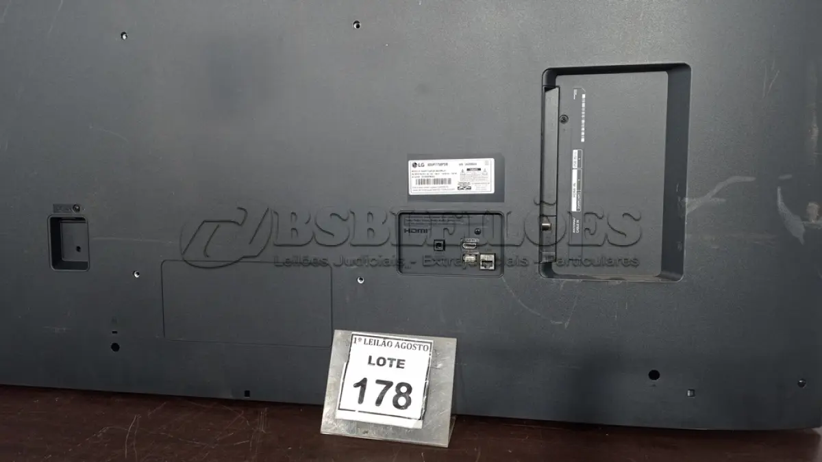 LOTE 178 - 01 SMART TV LCD 77’’ MARCA LG. (NO ESTADO) ATENÇÃO! FAZER A VISITAÇÃO ANTES DE ARREMATAR, NÃO SABEMOS SE FUNCIONA. LEILÃO NÃO TEM GARANTIA E NEM DEVOLUÇÃO, SUJEITO A POSSÍVEIS AVARIAS VISÍVEIS/OCULTAS E/OU AUSÊNCIA DE COMPONENTES.