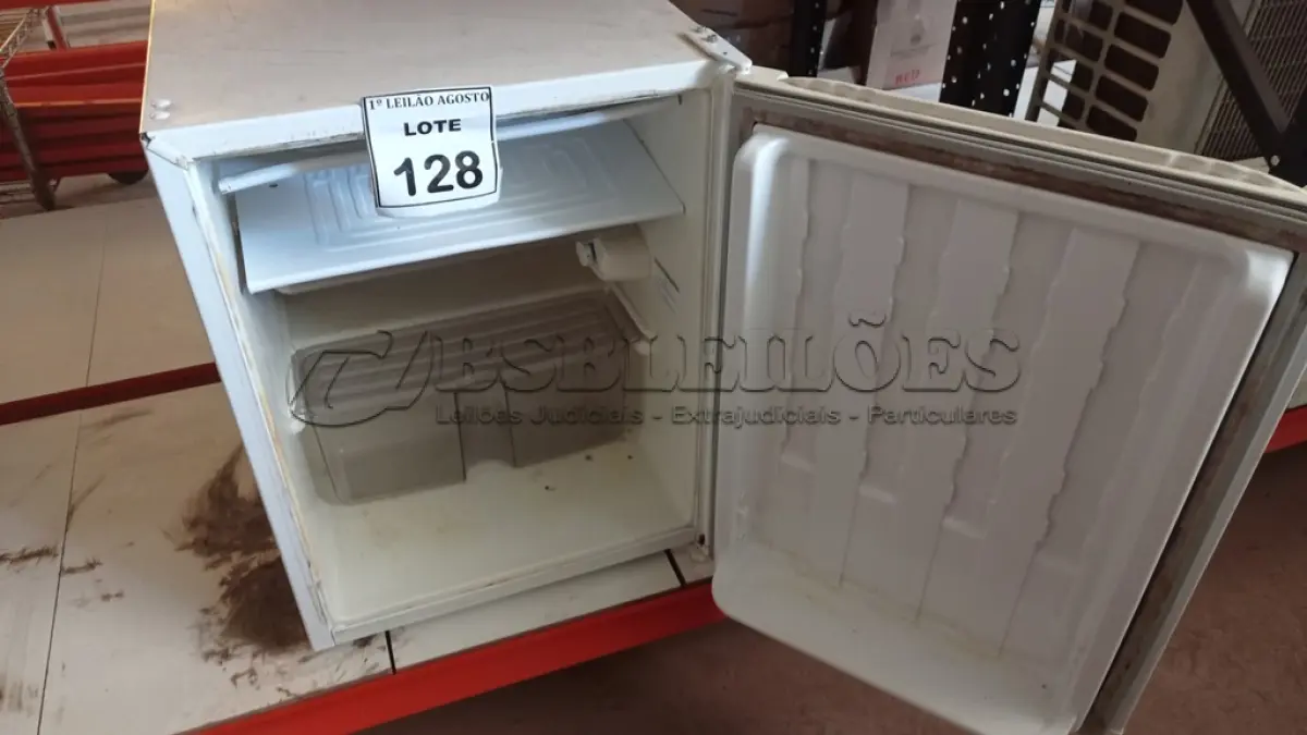 LOTE 128 - 01 FRIGOBAR 220V MARCA CONSUL. (NO ESTADO) ATENÇÃO! FAZER A VISITAÇÃO ANTES DE ARREMATAR, NÃO SABEMOS SE FUNCIONA. LEILÃO NÃO TEM GARANTIA E NEM DEVOLUÇÃO, SUJEITO A POSSÍVEIS AVARIAS VISÍVEIS/OCULTAS E/OU AUSÊNCIA DE COMPONENTES.